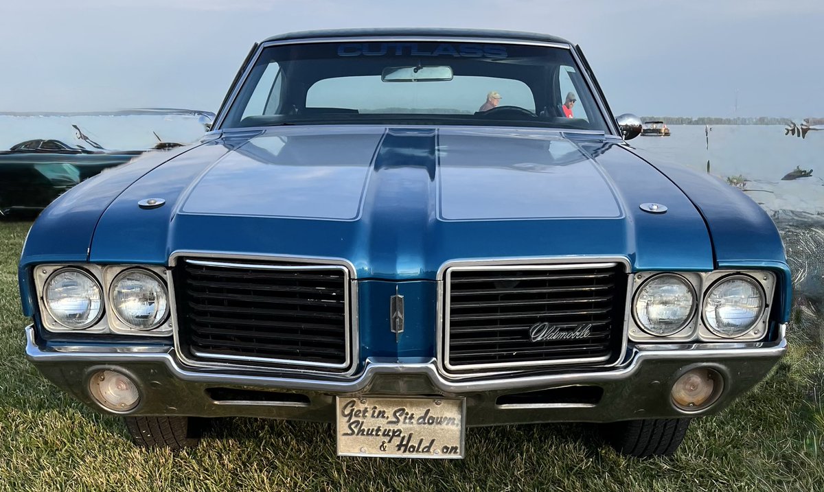 Anne04260426's tweet photo. Here’s to #FrontEndFriday 😉
Pretty 1970 Olds Cutlass ❤️ https://t.co/JjhBHPBiyT