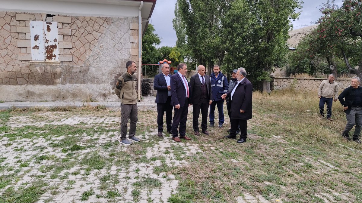 Talas_Kaymakam's tweet photo. Kaymakamımız İlyas MEMİŞ, Talas Belediye Başkanı Mustafa YALÇIN ile birlikte Koçcağız Mahallesine ziyarette bulundu. https://t.co/DqGJbawKIy
