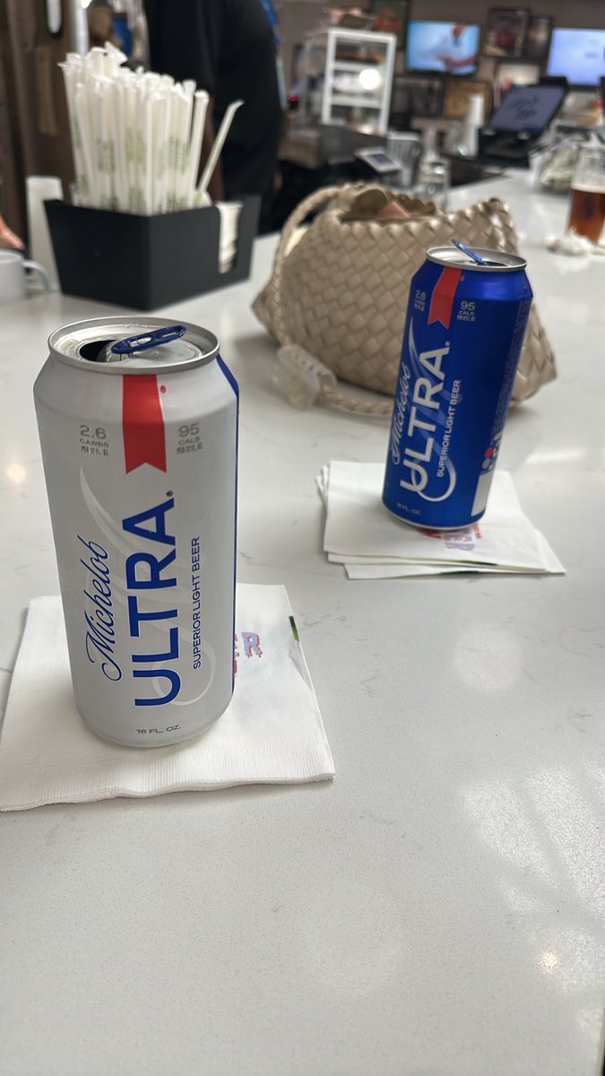 KleosOperator's tweet photo. Nothing like $30 airport beer.  

Let’s get this party started! https://t.co/1mONbuUeib