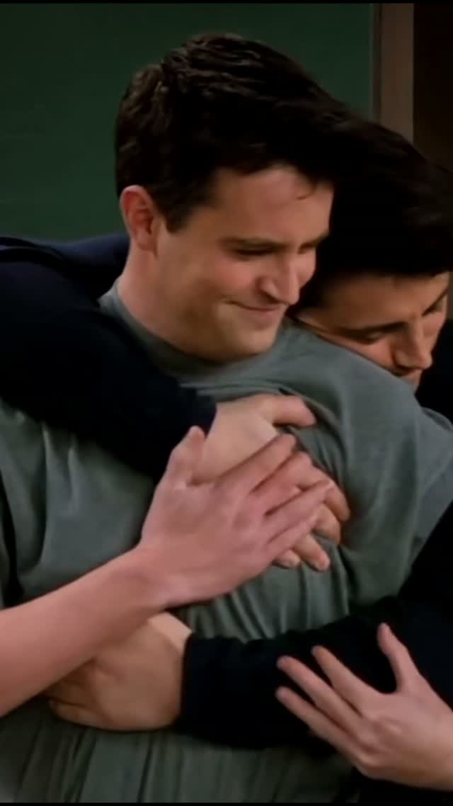 remaveku's tweet photo. Matthew Perry and Matt LeBlanc’s on-screen chemistry as Chandler and Joey became a genuine lifelong friendship. Their bond endured long after Friends ended, and LeBlanc’s tribute to Perry in 2023 reflected that deep brotherhood. https://t.co/EKx4j7BSxc