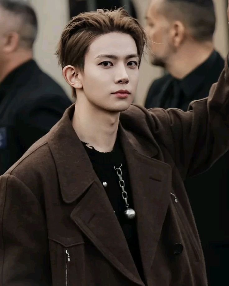 heeiive's tweet photo. THE MOST ATTRACTIVE https://t.co/ZYAOMQtlEc