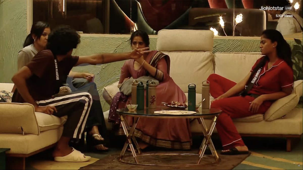 august_boyy's tweet photo. 1 vs 16 #Danya 🔥

Entire bully gang is shattered bcoz of one woman. Jason &amp; co polumby savurange 😭🤣

I really wish Danya gets saved tomorrow. 🙏

#BiggBossTamil10 https://t.co/Hx2fHx7vSJ