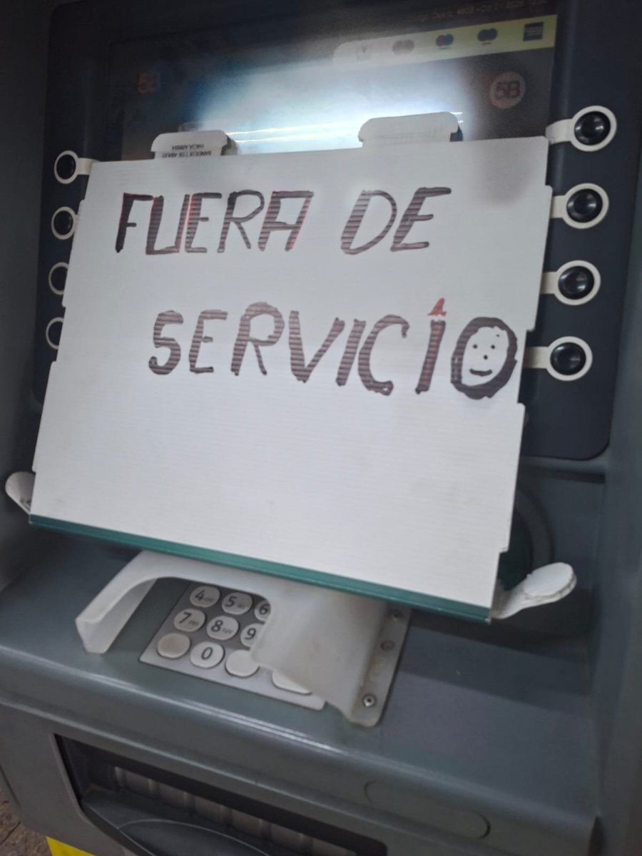 Herman5818Pb's tweet photo. 🚨🚨 Urgente Guatemala 🚨🚨 
Videos en redes sociales usuarios de Varios bancos del sistema Bancario en Guatemala, han denunciado problema para retirar dinero en Cajeros Automáticos. https://t.co/T8bvgLaExh