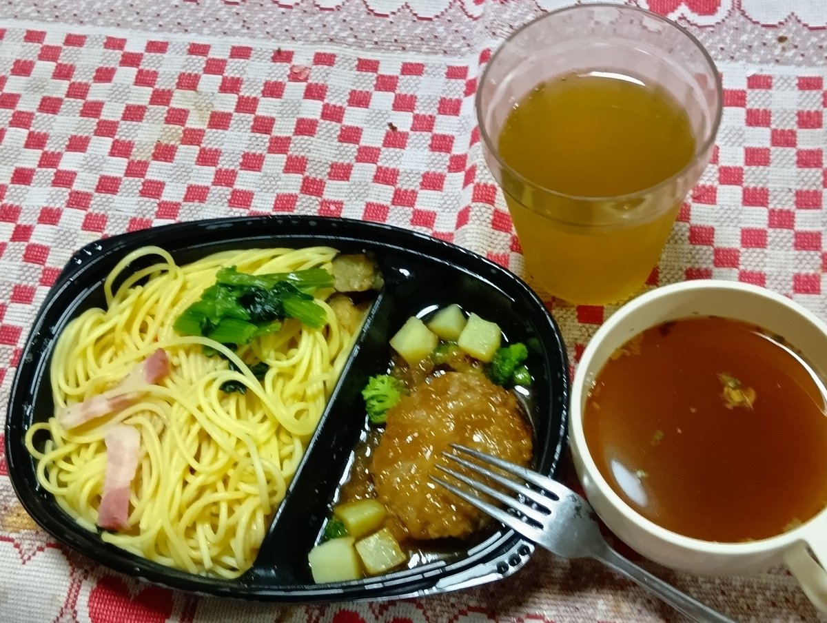 hir7148's tweet photo. 25日は冷食のナポリタンとオニオンスープ。
26日は、冷食の和風パスタとハンバーグとビーフコンソメスープ。
27日は仏様のお供え更新で夕飯は無し。
28日は、煮物の残り物と目玉焼、鮭のバター焼、豆腐とわかめの味噌汁、もずく酢、納豆飯。
29日は、冷食のたらこスパとわかめスープ。
体調悪で楽飯… https://t.co/CbrBubD8vC