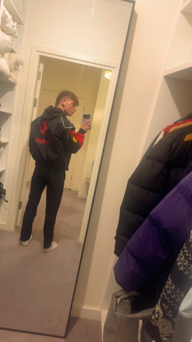 LorcanJGrady's tweet photo. Public vs alone 🍑
Which do you prefer? https://t.co/VP3ifyZ01o