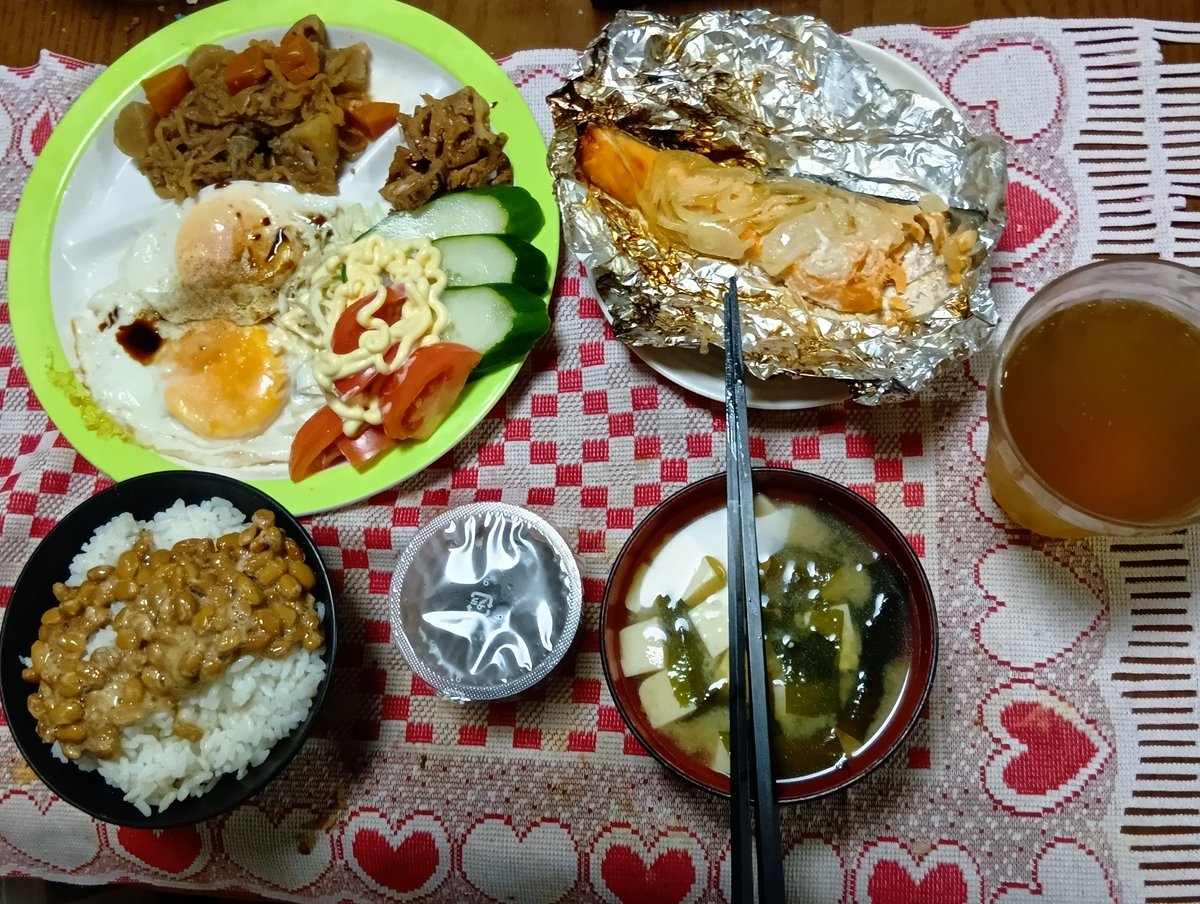 hir7148's tweet photo. 25日は冷食のナポリタンとオニオンスープ。
26日は、冷食の和風パスタとハンバーグとビーフコンソメスープ。
27日は仏様のお供え更新で夕飯は無し。
28日は、煮物の残り物と目玉焼、鮭のバター焼、豆腐とわかめの味噌汁、もずく酢、納豆飯。
29日は、冷食のたらこスパとわかめスープ。
体調悪で楽飯… https://t.co/CbrBubD8vC