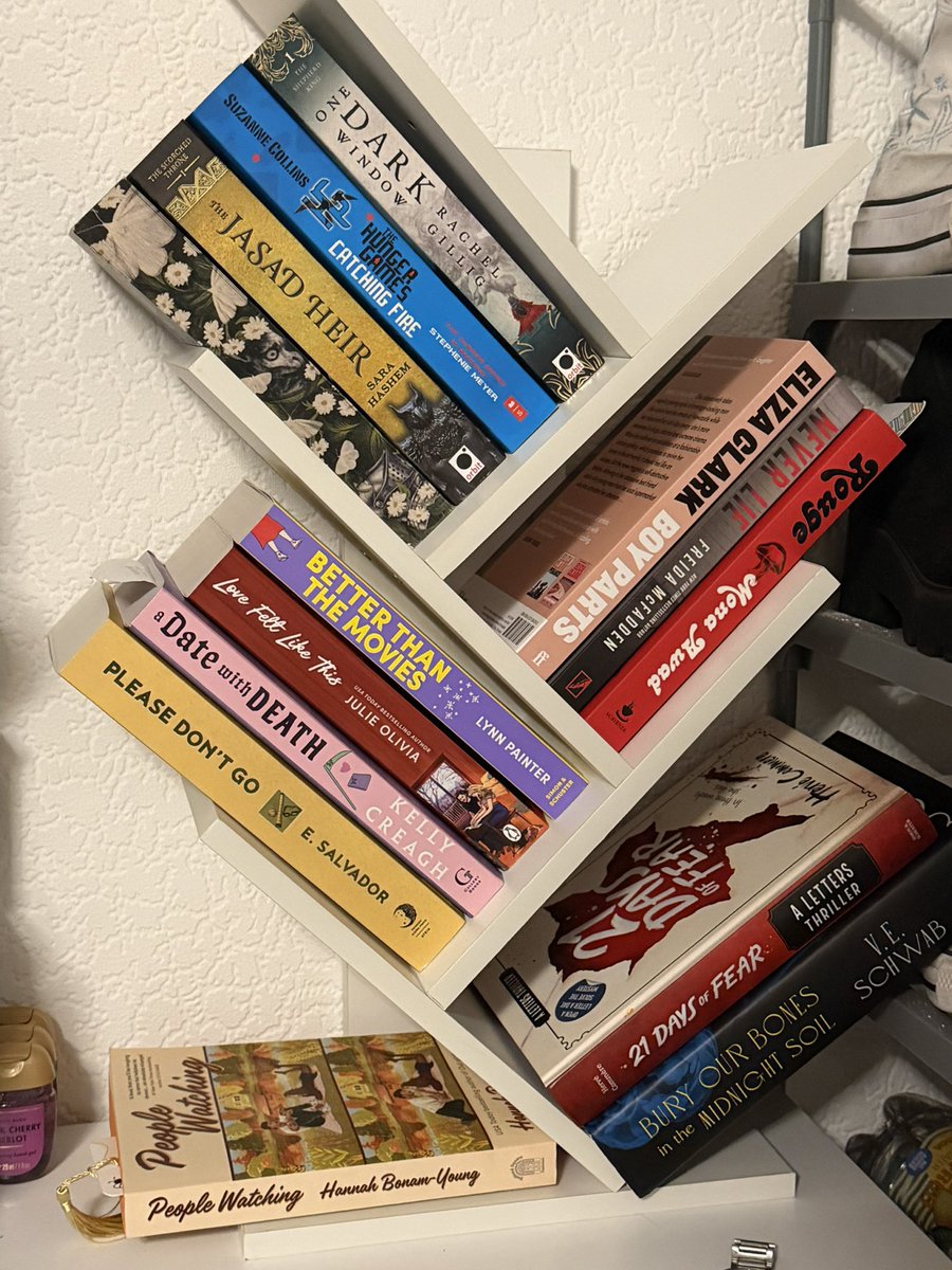 beaussugar's tweet photo. new shelf fits perfectly in this little gap &amp; ive decided to make it my monthly tbr shelf !!!!

such an ambitious tbr but like if i get through 4 of them ill be happy https://t.co/l39tUcDP7A