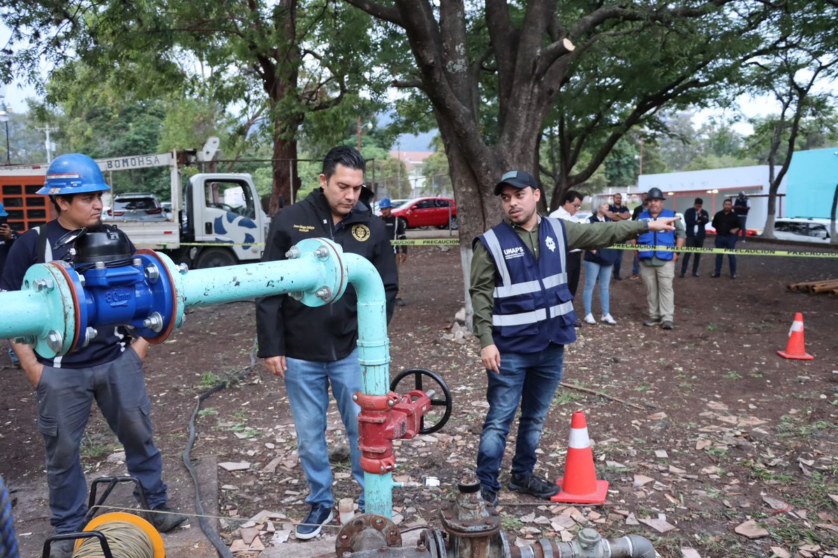 ChtvH3124's tweet photo. #NOTICIAS #CHTV
💧🚨 BID APRUEBA $70 MILLONES PARA MEJORAR EL SERVICIO DE AGUA EN TEGUCIGALPA
El Banco Interamericano de Desarrollo (BID) aprobó un financiamiento de 70 millones de dólares para mejorar el servicio de agua potable y saneamiento en el Distrito Central, donde actualmente se registra una pérdida del 40% del agua.
El proyecto beneficiará a unas 345 mil personas mediante la rehabilitación de tuberías, modernización de estaciones de bombeo y mejoras en la distribución. El alcalde Juan Diego Zelaya agradeció el respaldo y aseguró que se trabaja proyecto por proyecto para atender la crisis del agua.