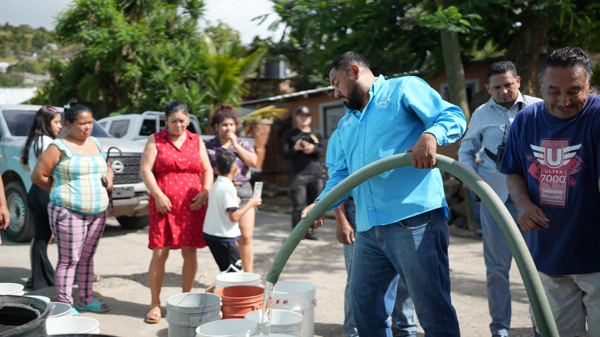 ChtvH3124's tweet photo. #NOTICIAS #CHTV
💧🚨 BID APRUEBA $70 MILLONES PARA MEJORAR EL SERVICIO DE AGUA EN TEGUCIGALPA
El Banco Interamericano de Desarrollo (BID) aprobó un financiamiento de 70 millones de dólares para mejorar el servicio de agua potable y saneamiento en el Distrito Central, donde actualmente se registra una pérdida del 40% del agua.
El proyecto beneficiará a unas 345 mil personas mediante la rehabilitación de tuberías, modernización de estaciones de bombeo y mejoras en la distribución. El alcalde Juan Diego Zelaya agradeció el respaldo y aseguró que se trabaja proyecto por proyecto para atender la crisis del agua.