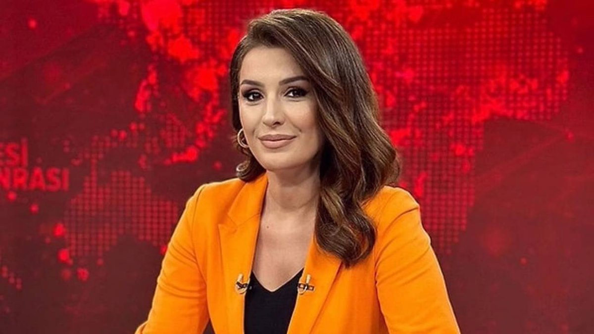 whisperhaber's tweet photo. Serap Belovacıklı: “Sabahın kör saati terör örgütüne operasyon yapıyor gibi gidiyorsunuz evlere onu anladık da insanların özel görüntülerini, ev hallerini nasıl servis edersiniz?

Hangi vicdana, ahlaka sığdırdınız bunu?

Neyi kanıtlamış oluyorsunuz pijamasıyla kapısını açan kadının görüntüsünü herkese gösterince? Ülkenin çivisi çıktı.”