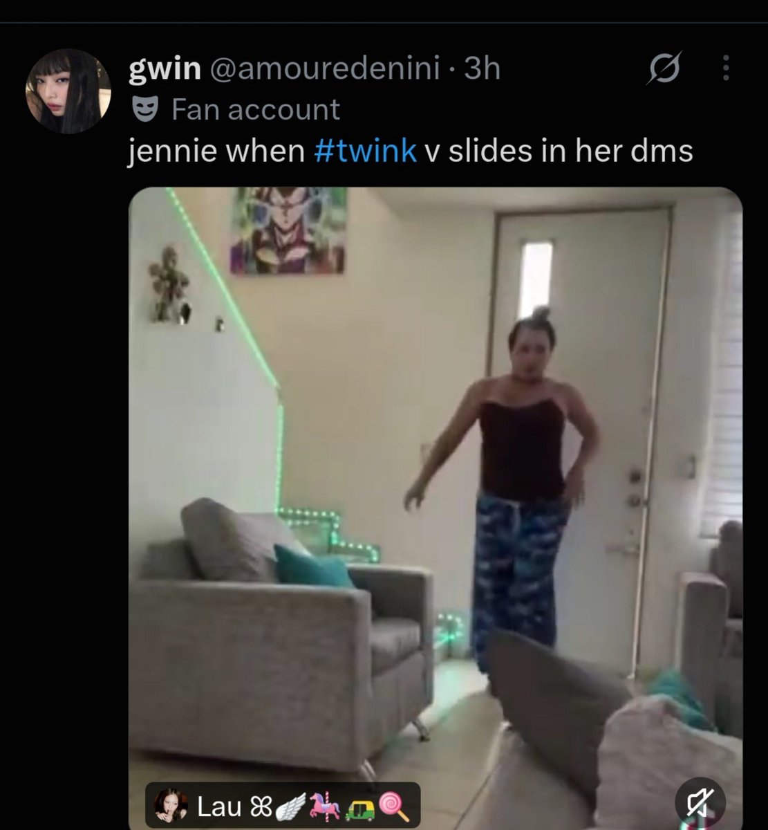 lunaatiqq's tweet photo. The concept of Taehyung sliding into her DMs out of all the women on Earth 😭 https://t.co/VHxMm5oWd4