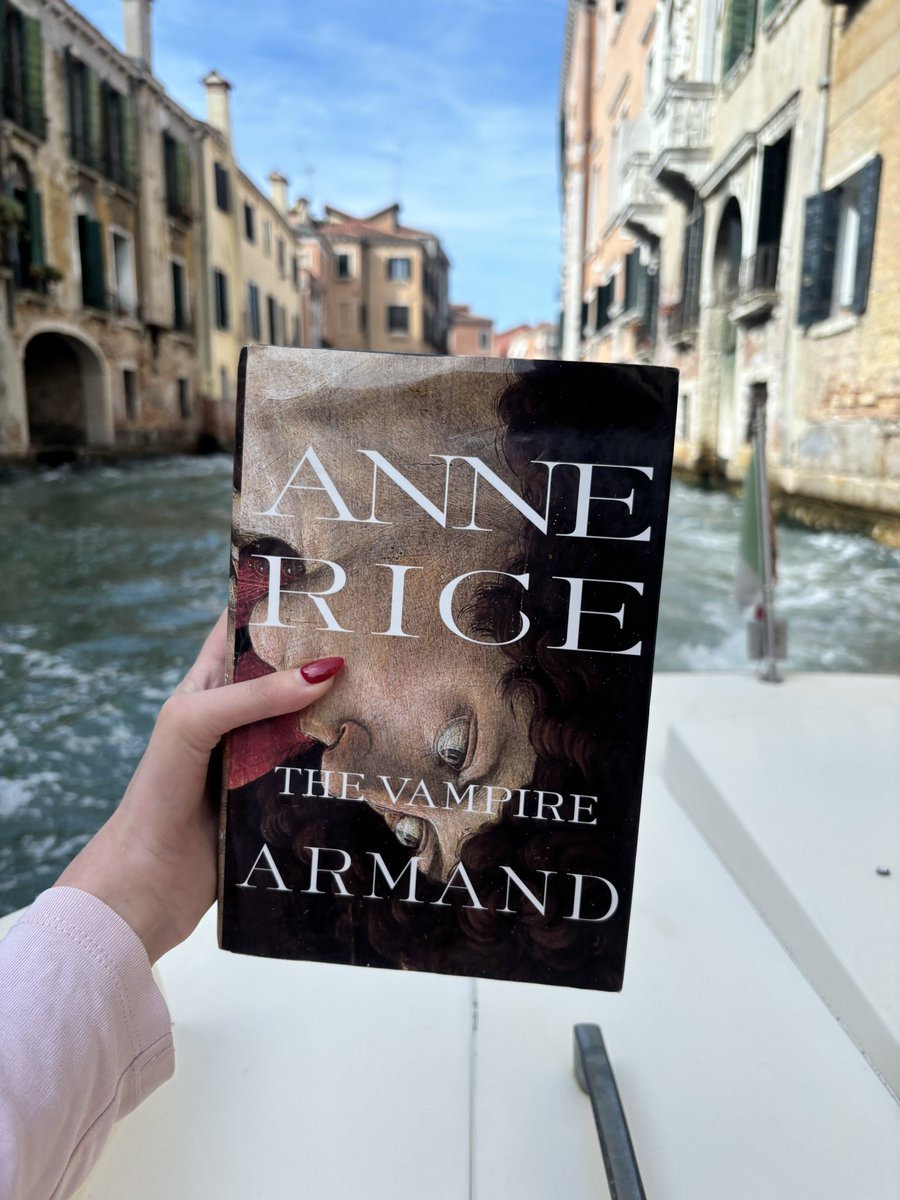 minnesotashr1ke's tweet photo. brought amadeo with me to venice ❤️ https://t.co/dH3iWSzqMZ