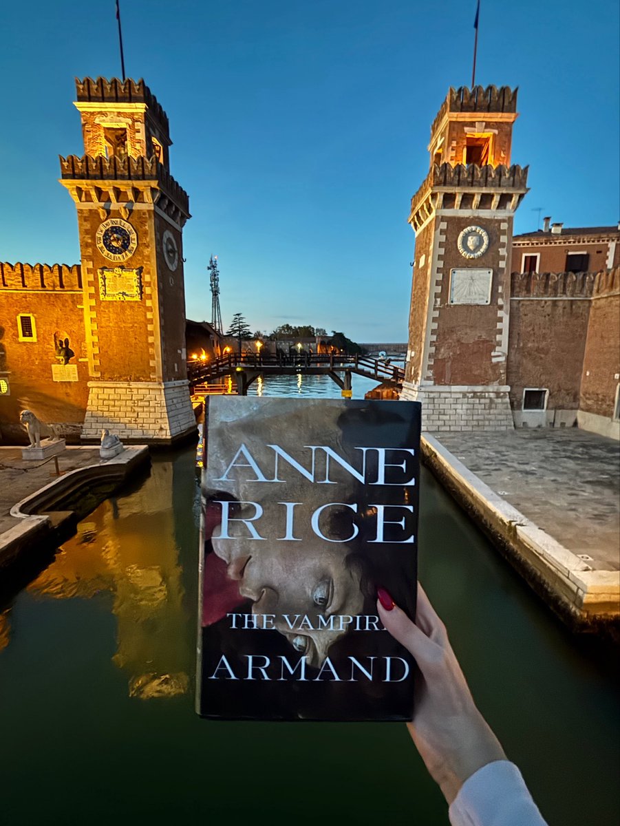 minnesotashr1ke's tweet photo. brought amadeo with me to venice ❤️ https://t.co/dH3iWSzqMZ