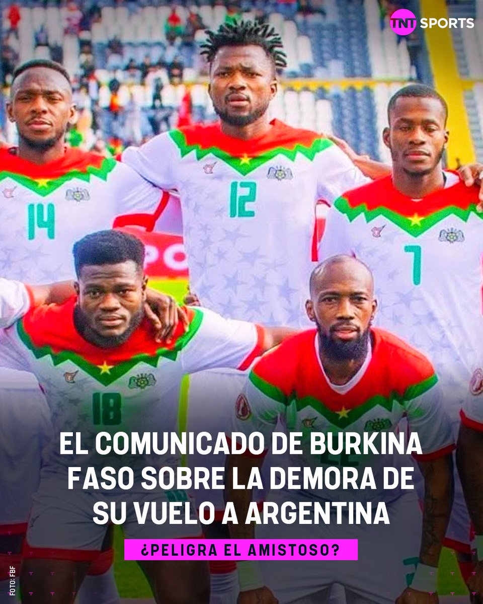 TNTSportsAR's tweet photo. BURKINA FASO Y LA EXPLICACIÓN DE SU DEMORA 🚨🇧🇫

Mediante un comunicado oficial, la Federación del país africano dio a conocer el motivo de su tardía llegada a Argentina para enfrentar este sábado a la selección.

🔈"La Federación de Fútbol de Burkiná se complace en aclarar al público nacional, a los partidarios de los Etalons y sus socios, la situación actual experimentada por la delegación de Burkiná en Marruecos, como parte del viaje a Buenos Aires para el amistoso partido internacional entre Argentina y Burkina Faso, programado para el domingo 4 de octubre de 2026, a las 00:00 GMT.

El viaje de la selección nacional SE INTERRUMPIÓ tras la cancelación no anunciada por el proveedor de vuelos del aeropuerto originalmente programado para el 30 de septiembre. Esta cancelación llevó a un reordenamiento del horario de viaje de la delegación.

Desde que ocurrió el incidente, el Ministerio encargado de los deportes, la federación y la embajada se han movilizado para encontrar, lo antes posible, una solución que permita a la delegación continuar su viaje a Buenos Aires. Se han explorado varias opciones para reorganizar un nuevo desplazamiento, pero las limitaciones, especialmente debido al tiempo de viaje, han causado reservas entre los jugadores.

En la cara de esta situación, el Comandante Annick Pikbougoum Zingué Ouattara, Ministro de Deportes, Juventud y Empleo, el Comandante Oumarou Sawadogo, Presidente de la Federación de Fútbol de Burkiná, y el Comandante Mamadou Coulibaly, Embajador de Burkina Faso para Marruecos, están personalmente involucrados en encontrar una solución para desbloquear la situación para que puedan llegar a Buenos Aires lo antes posible y preservar la participación de los Etalons en este partido internacional.

Al comprender las preocupaciones legítimas de los partidarios en esta situación, la FBF comunicará cualquier desarrollo significativo. Agradece a los partidarios, socios y todas las partes interesadas en el fútbol de Burkiná su apoyo y comprensión".

¿Corre riesgo el amistoso? 👀