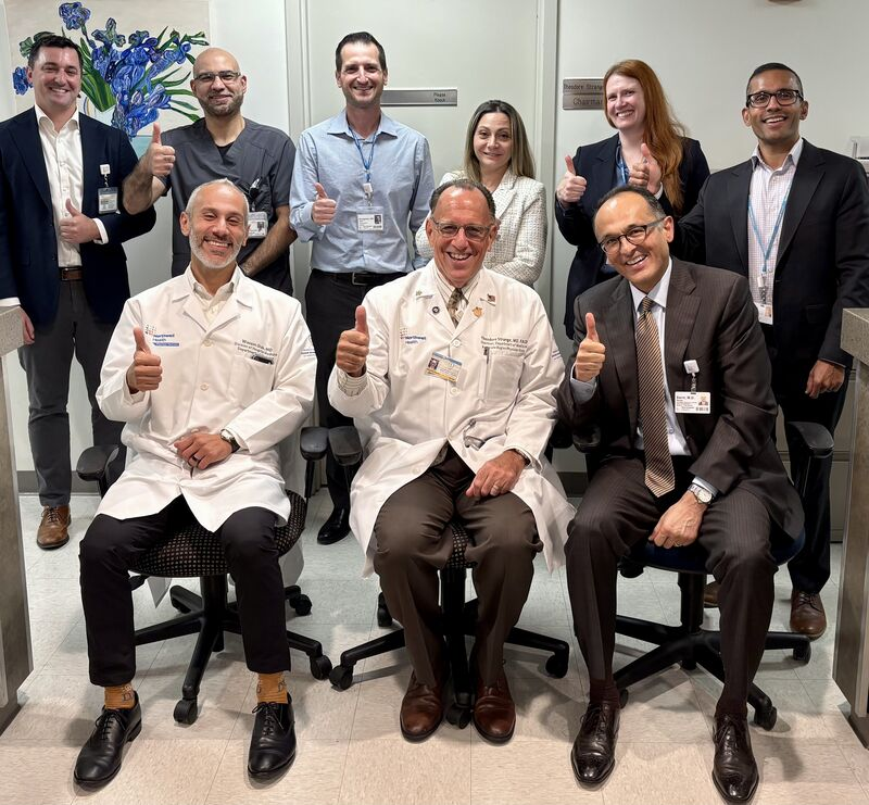 Northwell_Med's tweet photo. A meaningful visit to @SIUHOSPITAL for @sanjaysaint , where he had the opportunity to connect with colleagues and hospital leaders and hear about their work, their community, and their vision for the future! #Medicine #NorthwellHealth https://t.co/ujgaWWvaZL