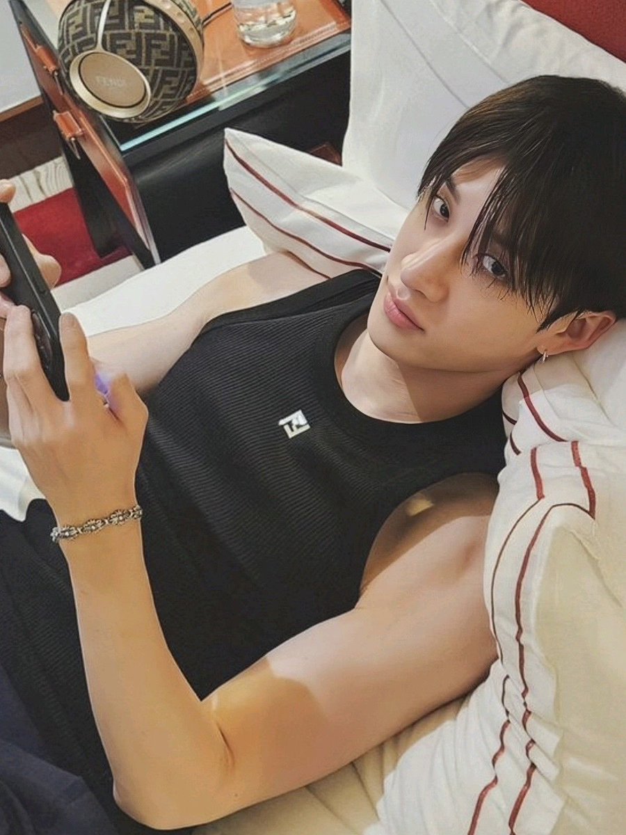 d1sorderlynoise's tweet photo. happy national boyfriend day ;) https://t.co/LI7AcgXYfa