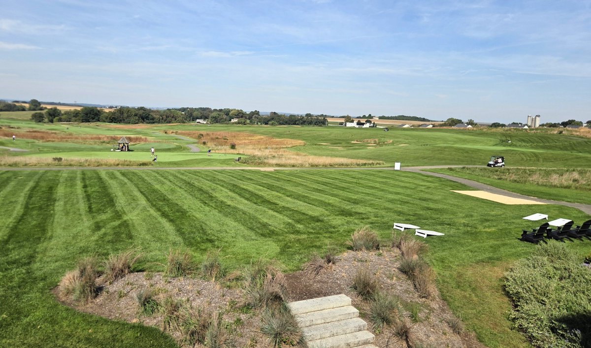 FromTheProShop's tweet photo. Summer is holding on for dear life! 
No aeration, no leaves. 
https://t.co/sYUT7WwdfF https://t.co/8bPGs4HeYb