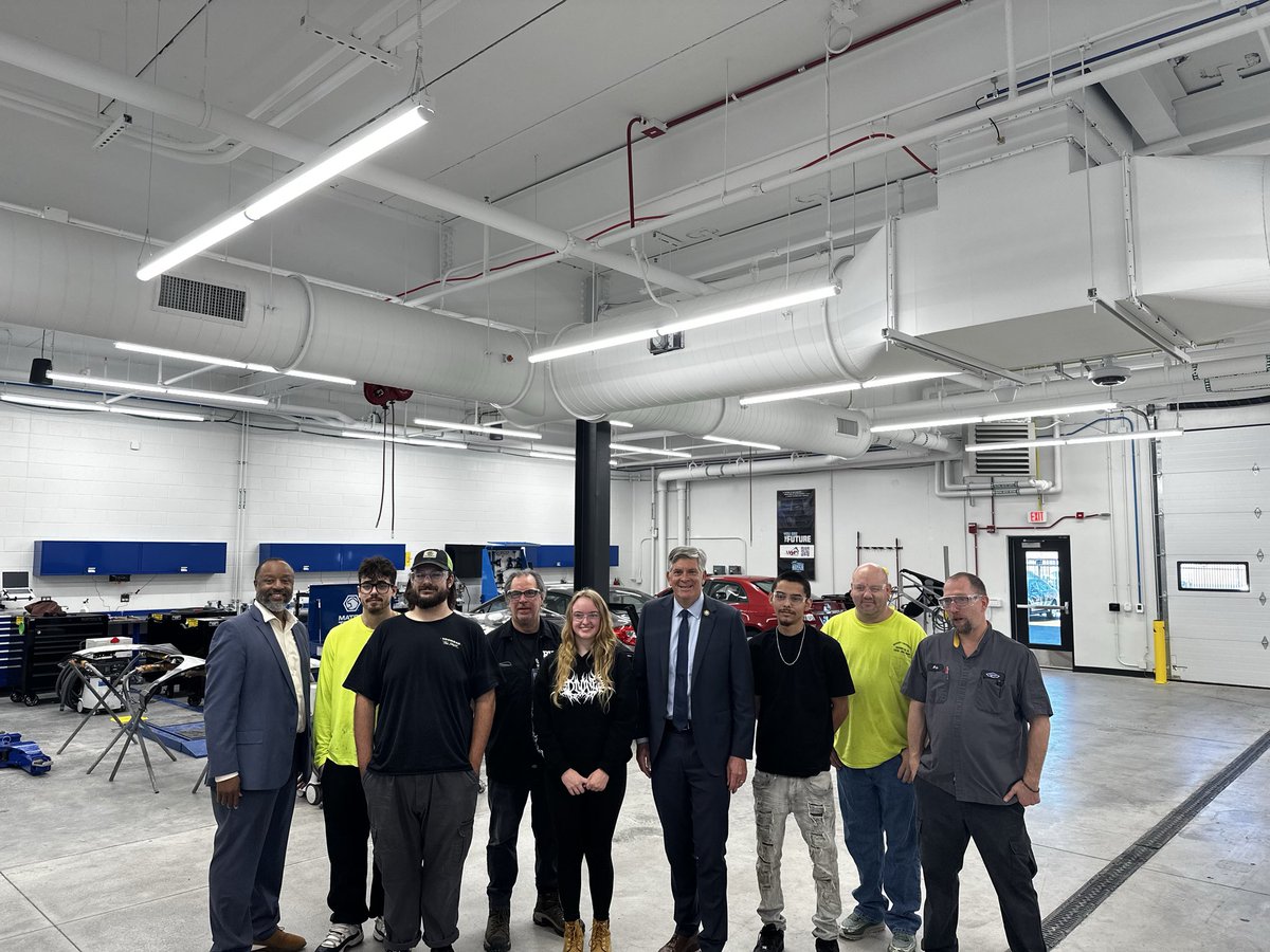RepLaHood's tweet photo. It was great to tour Rock Valley College’s new downtown campus with President Howard Spearman and get a firsthand look at their programs that prepare students for careers in the trades and strengthen our local economy.

I’ve been proud to go to bat for a $480,000 federal investment to support the college’s law enforcement training program, and look forward to getting this funding across the finish line to improve public safety across Northern Illinois.