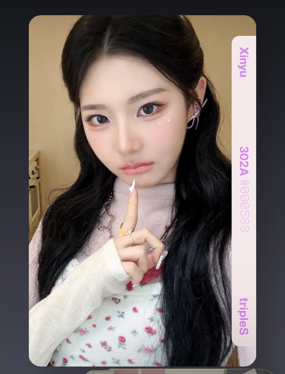 gongrangi's tweet photo. oomfies anyone wants to trade a chaeyeon for this xinyu https://t.co/2yG1i8AiGY