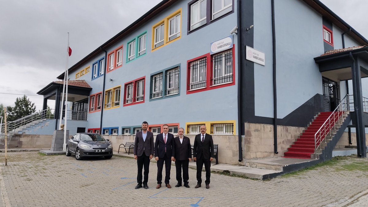 Talas_Kaymakam's tweet photo. Kaymakamımız İlyas MEMİŞ, Talas Belediye Başkanı Mustafa YALÇIN ile birlikte İlçemiz Kamber Mahallesinde bulunan Kamber İlk ve orta okulunu ziyaret etti. https://t.co/OmkDyOi9za