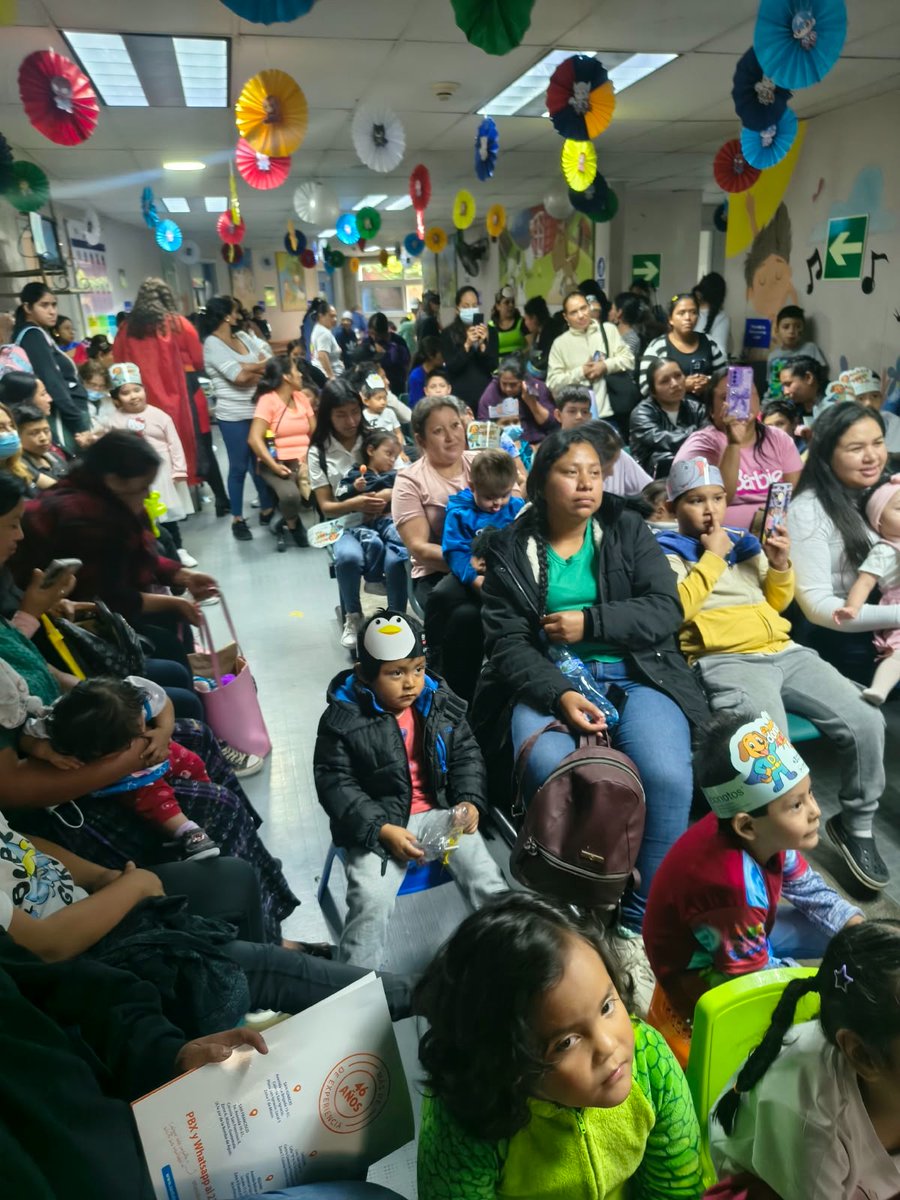 HRooseveltGT's tweet photo. Con motivo de la celebración del Día del Niño, el equipo de la consulta externa de pediatría transformó las instalaciones en un espacio lleno de ilusión, magia y sonrisas. https://t.co/w0c7twwsvo