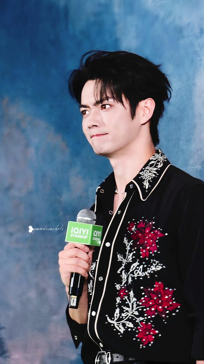 PandoraShots's tweet photo. แฟนคลับ #สวีข่าย ในจีนชอบเอามีมหมาไซมาเทียบกับข่าย 
พอเจอตัวจริง จนมาเห็นกับตาาาา https://t.co/00ssTBc1YN