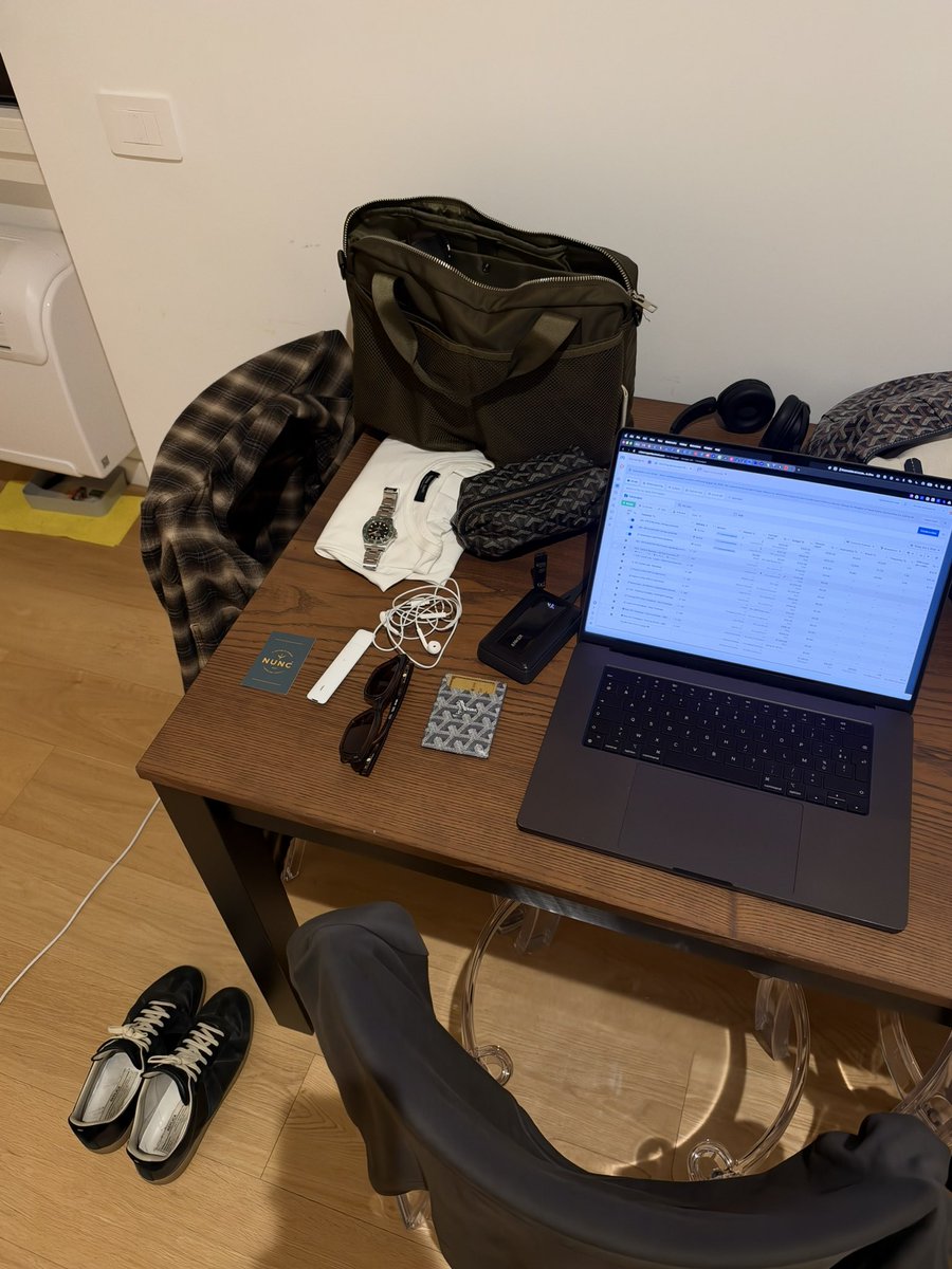 alexmamyy's tweet photo. pov : weekend in rome 
>> ads manager is really your toxic best friend https://t.co/mAxqNdd5qy