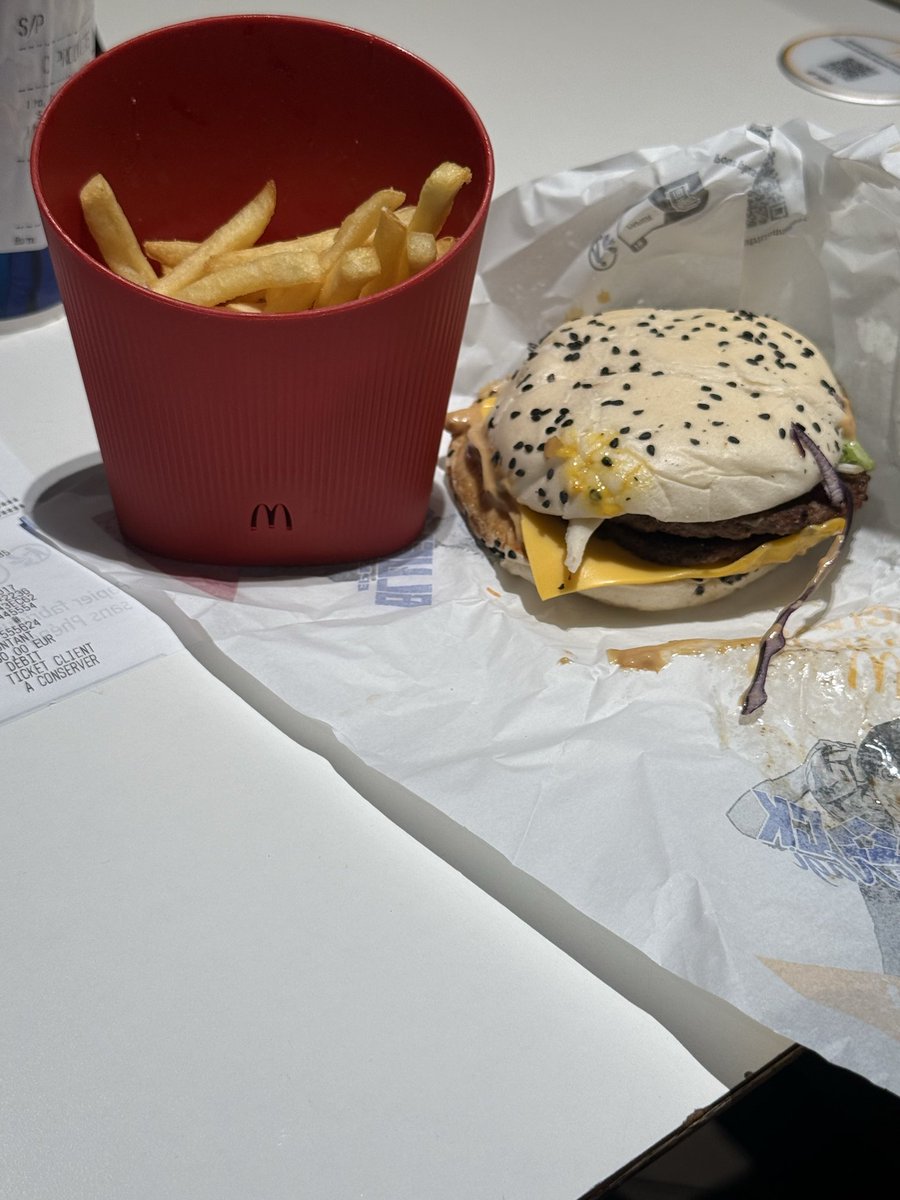 jeanpaulmarx80's tweet photo. En terme de foutage de gueule t’es jamais déçu chez @McDonaldsFrance https://t.co/1BsXUSgez7