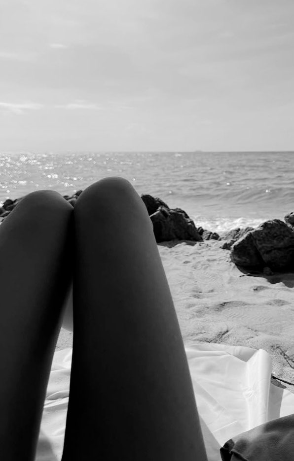 xecrax's tweet photo. some days i want to disappear, not because i hate my life
...
just need a little time to remember, who i am without all the noise https://t.co/64ICQBa41y