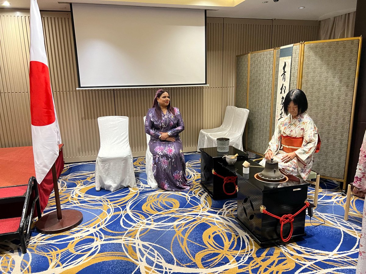 IruthishamAdam's tweet photo. 🌍I thank Ambassador Ishigami @JapanAmbMV for hosting me with her elegant Japanese cultural tea ceremony and visit to the exhibition booths promoting Japanese foods, including fried food, wasabi, green tea, and Wagyu beef.

@MoFAmv 
@JapaninMaldives https://t.co/4pBH5i5UTm