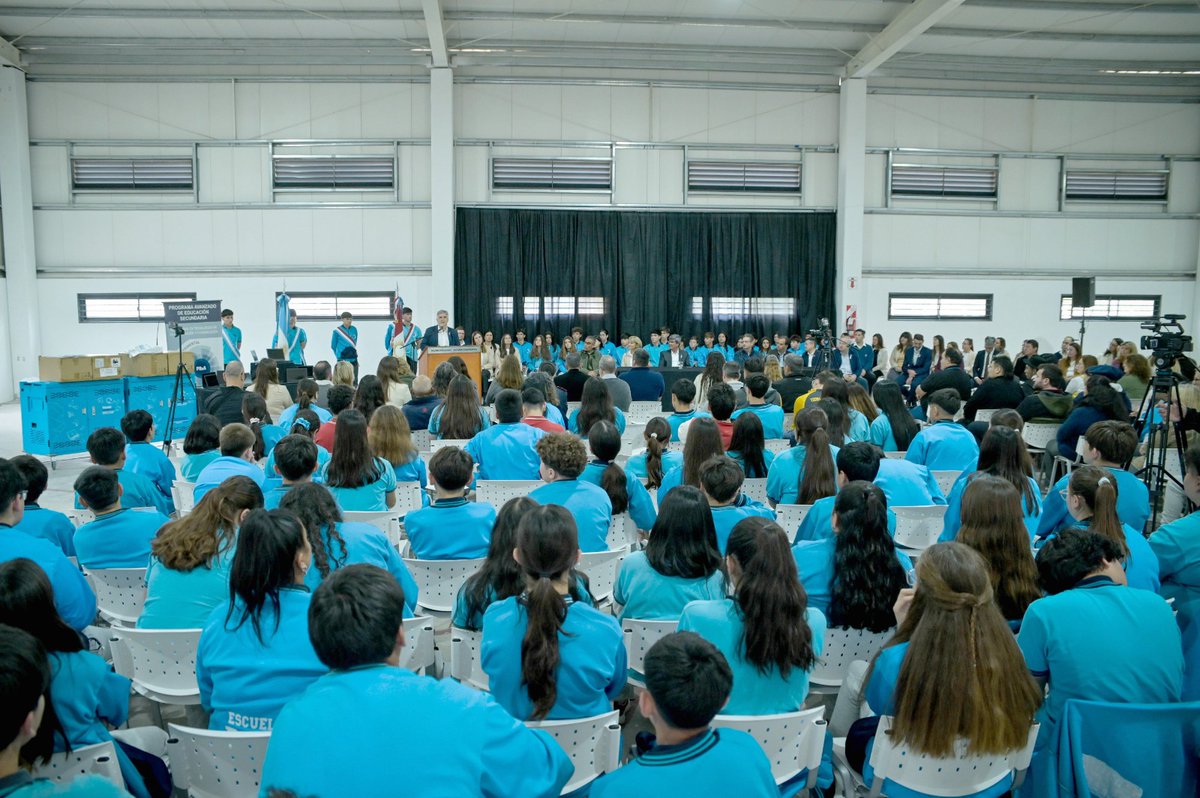 gobdecordoba's tweet photo. El gobernador @MartinLlaryora inauguró el nuevo edificio de la Escuela Experimental ProA de #VicuñaMackenna, en el departamento #RíoCuarto. 🏫

👉 La nueva sede escolar está destinada a la formación secundaria con orientación en Desarrollo de Software. Cuenta con una superficie de 1.596 metros cuadrados, cuatro aulas y tres talleres destinados a Informática, InfoArte y Ciencias, además de espacios complementarios para las actividades educativas.

#HacerParaCrecer
