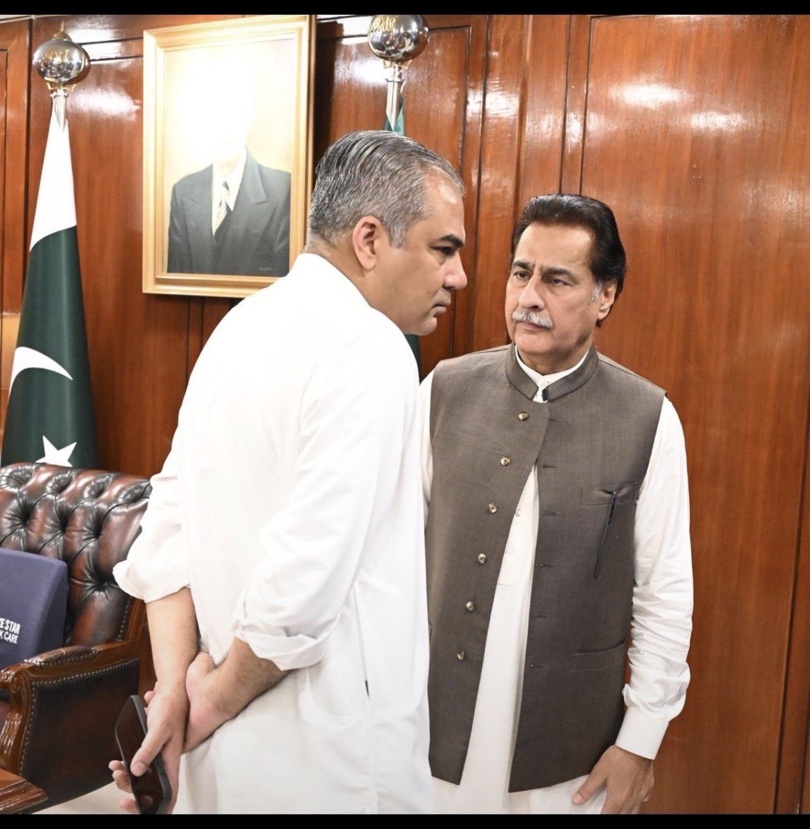 samiabrahim's tweet photo. کسی تبصرے کی ضرورت ھی نہیں ۔۔چہروں پر سب صاف لکھا ھے https://t.co/e5nqxu6PRW