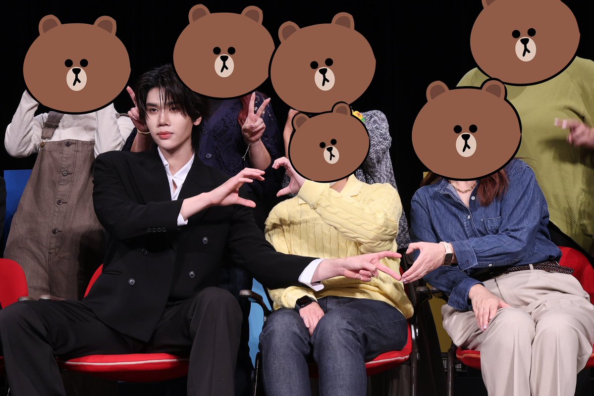 pyn0915's tweet photo. ความแสนดีของน้องดัง 🐻‍❄️🖤 วันนี้ตอนถ่าย Photogroup 2:8 คือน้องดังทำหัวใจ 🫶🏻 กับคนข้างๆที่นั่งติดกับน้อง แล้วคอยสะกิดทำหัวใจกับคนที่นั่งถัดไปตลอดเลย 🥺🥺🥺 #dunknatachai https://t.co/LN9TNBc619