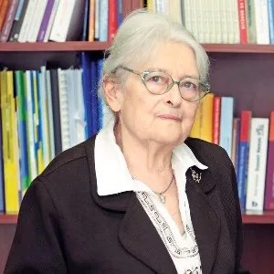 aklgizem1's tweet photo. "Dünyadaki kötülüklerin neredeyse tamamı cehaletten kaynaklanır ve iyi niyet, eğer aydınlatılmamışsa, kötülük kadar zarar verebilir.”

Ionna KUÇURADİ  anısına https://t.co/Vl00vLUozk