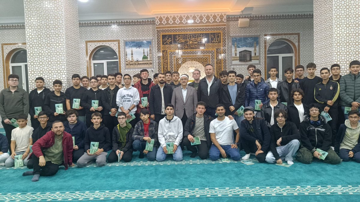 ErbaaDG's tweet photo. Camiler ve Din Görevlileri Haftası etkinlikleri kapsamında Büyük Camii'de Erbaa  Yılmaz Kayalar Fen Lisesi ve İlçe Müftülüğü Gençlik Koordinatörlüğü birlikteliğiyle  Vakti Kuşanmak projesi kapsamında Cami-Gençlik Buluşması düzenlendi. https://t.co/DC0LpLm5Dj