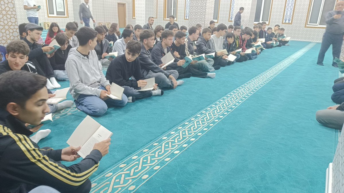 ErbaaDG's tweet photo. Camiler ve Din Görevlileri Haftası etkinlikleri kapsamında Büyük Camii'de Erbaa  Yılmaz Kayalar Fen Lisesi ve İlçe Müftülüğü Gençlik Koordinatörlüğü birlikteliğiyle  Vakti Kuşanmak projesi kapsamında Cami-Gençlik Buluşması düzenlendi. https://t.co/DC0LpLm5Dj