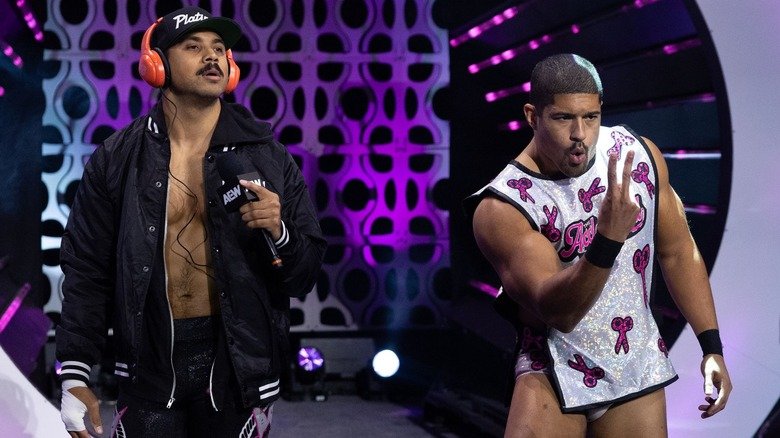 WrestlingPhobia's tweet photo. Max Caster y Anthony Bowens han terminado contrato con AEW y pasado a ser agentes libres. No me sorprende esta salida. The Acclaimed funcionaba pero individualmente ninguno ha sido capaz de despegar. Me apena por Bowens porque tenía talento pero le faltaba un poco más de carisma. https://t.co/qog5VCLMPr