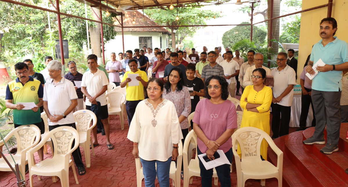 KonkanRailway's tweet photo. #SwachhataHiSeva2026 | Led by Shri Sunil Gupta, Director (Operations &amp; Commercial)/KRCL, Officers &amp; Staff took the Swachhata Pledge at Konkan Rail Vihar Nerul, reaffirming their commitment to cleanliness and a healthier environment.
#SwachhBharat #SadarSeva https://t.co/p1glIcjWNi