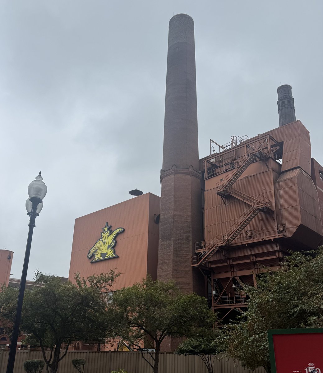 Jan812314's tweet photo. While in St. Louis (my hometown), I went on the Anheuser Busch brewery tour. 

What an amazing tour!  I did my best to capture a hand-full of pictures and videos along the way. Hope you enjoy them!
#ThisBudsForYou
#Budweiser
#StLouis https://t.co/zqgl4Psjzp