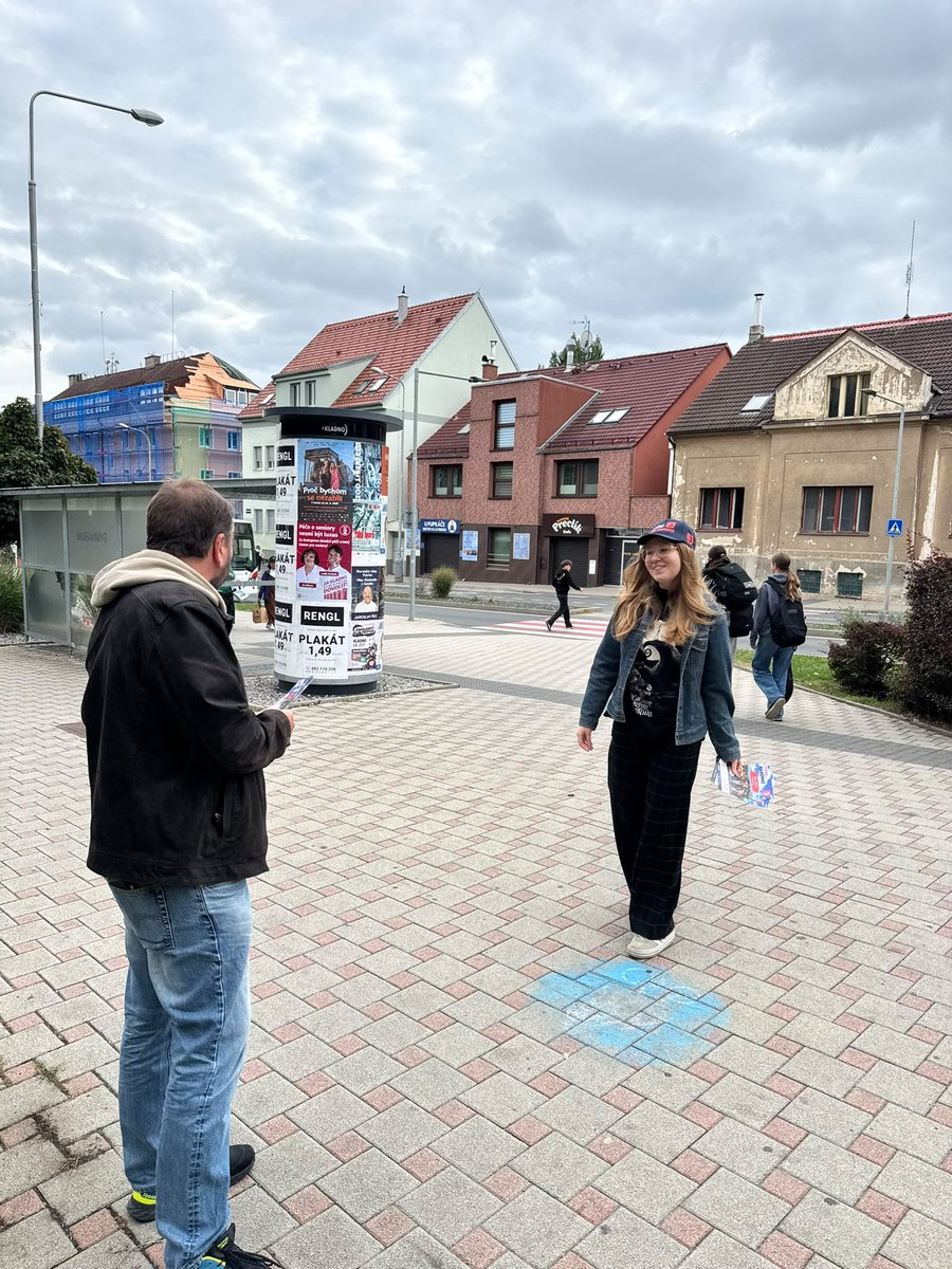 tym_kladno's tweet photo. Dnes jsme vyrazili mezi vás. 🟠 Děkujeme za každé zastavení, rozhovor i za to, že jste s námi sdíleli, co vás v Kladně trápí a co byste tu chtěli vidět jinak.

TÝM KLADNO ��� Je čas střídat.

#TýmKladno #JeČasStřídat #Kladno #Volby2026 https://t.co/DDkeGVtYX1