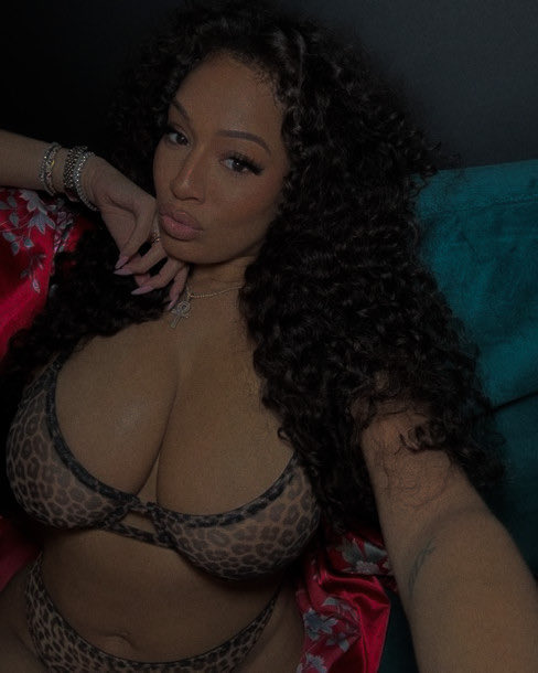 taboomomyy's tweet photo. ⠀

                    MRS. LAYLA JADE 𝜗ৎ
              LA’s finest. mom of 2 boys !
         stay at home mom + OF creator.
            unhappily married. thirty two. 
                                  ♡ + ↺

⠀ https://t.co/qpintcJsYh