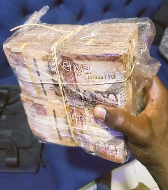 ALEKS25803's tweet photo. Ndio nipate pesa kama hizi NI shughuli gani nafaa kupiga??? https://t.co/7UmyoFuv6T