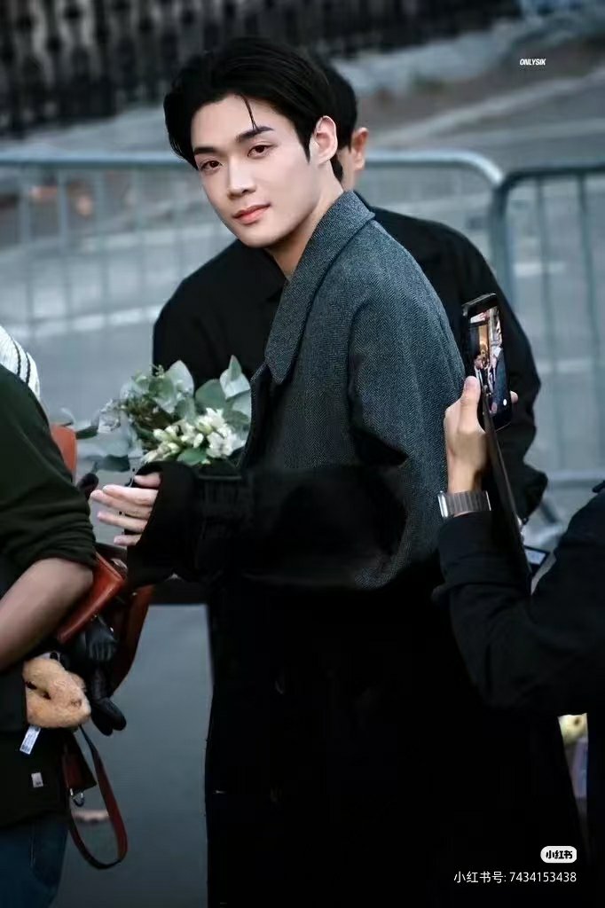 buzheng302's tweet photo. Paris Fashion Week meets the distinctive world of Yohji Yamamoto.✧₍^˶- ˕ -˵^₎✧

KIMYOONSIK YOHJIYAMAMOTO SS27

#YohjiYamamotoxKIMYOONSIK
#YOONSIKPFWSS27 https://t.co/zQMf4eft42