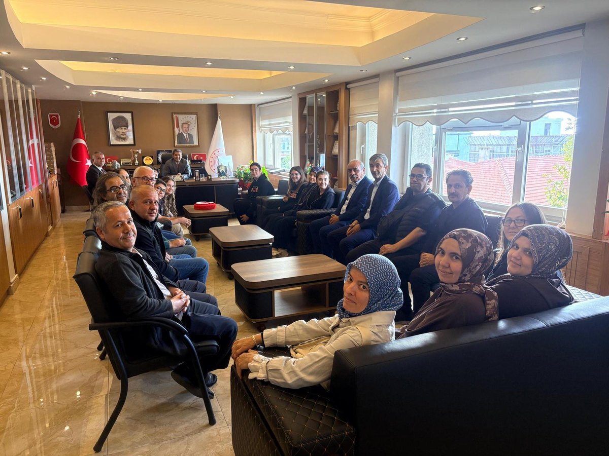 GomecEgitim's tweet photo. BAŞARILI ÖĞRENCİLERE “BİR HAYALİM VAR” PROJESİ KAPSAMINDA BİLGİSAYAR DESTEĞİ

2025-2026 eğitim öğretim yılında gösterdikleri başarılarla Fen Liselerine yerleşmeye hak kazanan öğrencilerimize, “Bir Hayalim Var” Projesi kapsamında bilgisayarları teslim edildi. https://t.co/i8XEpmq2xG