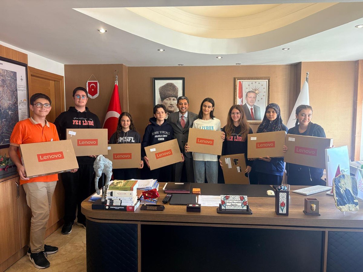 GomecEgitim's tweet photo. BAŞARILI ÖĞRENCİLERE “BİR HAYALİM VAR” PROJESİ KAPSAMINDA BİLGİSAYAR DESTEĞİ

2025-2026 eğitim öğretim yılında gösterdikleri başarılarla Fen Liselerine yerleşmeye hak kazanan öğrencilerimize, “Bir Hayalim Var” Projesi kapsamında bilgisayarları teslim edildi. https://t.co/i8XEpmq2xG