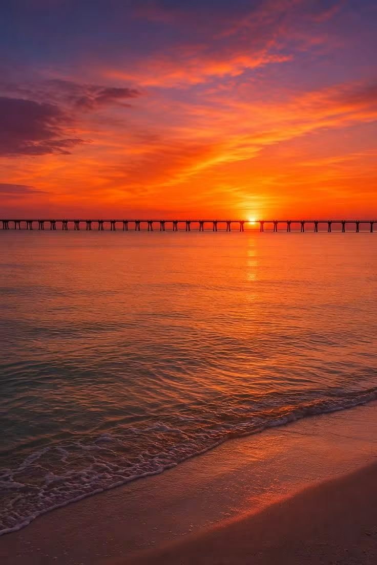 HellenTrax4329's tweet photo. Fort Walton Beach, Florida showed up for Red Friday yesterday. Photo taken by my daughter on her way up to TN. She made it safely. https://t.co/doo17GgdMr