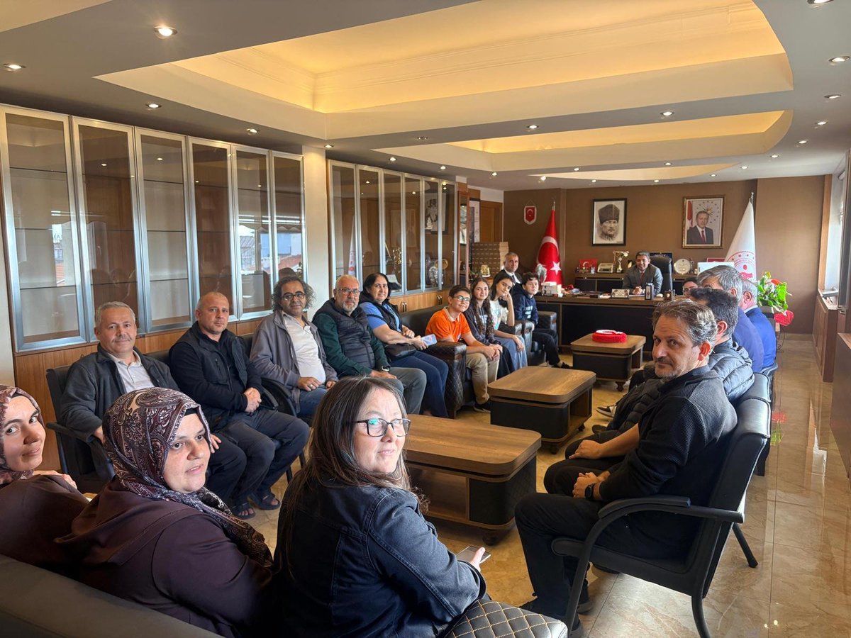 GomecEgitim's tweet photo. BAŞARILI ÖĞRENCİLERE “BİR HAYALİM VAR” PROJESİ KAPSAMINDA BİLGİSAYAR DESTEĞİ

2025-2026 eğitim öğretim yılında gösterdikleri başarılarla Fen Liselerine yerleşmeye hak kazanan öğrencilerimize, “Bir Hayalim Var” Projesi kapsamında bilgisayarları teslim edildi. https://t.co/i8XEpmq2xG