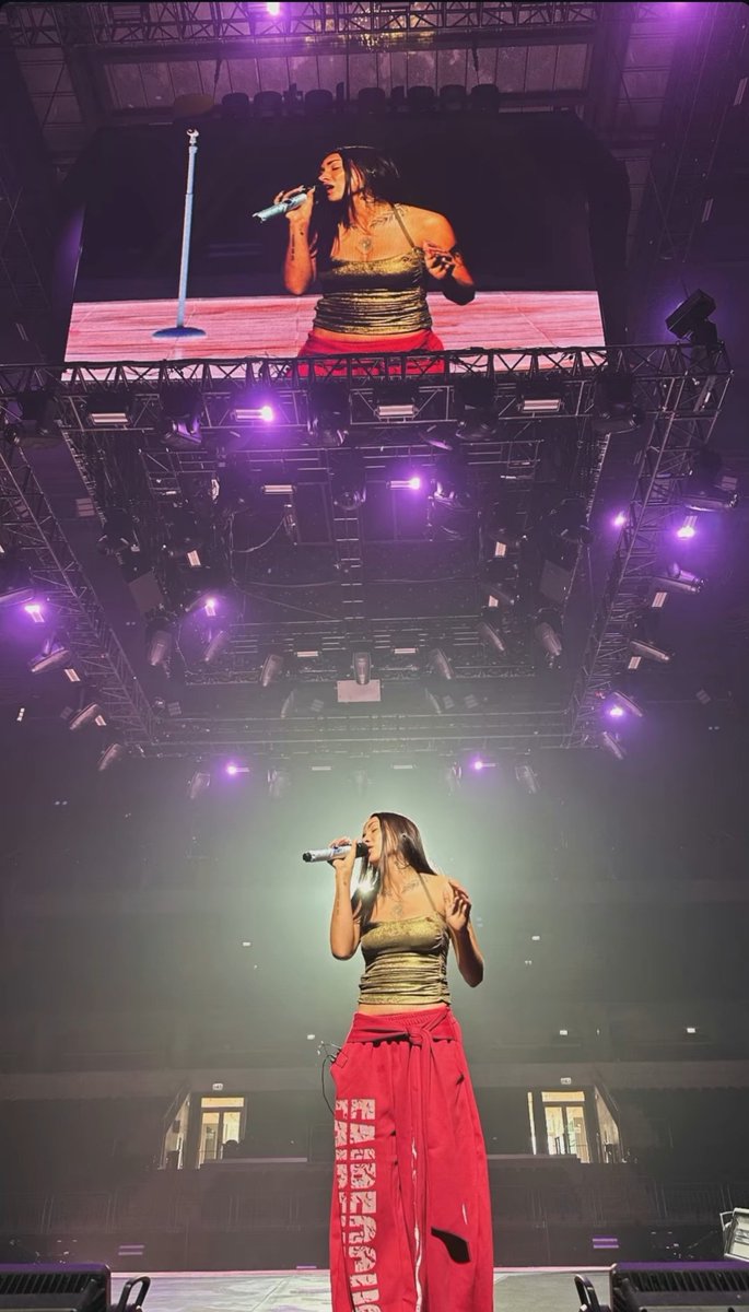BecerraData's tweet photo. Maria Becerra ya está probando sonido para su show de esta noche en el Antel Arena. #QUIMERAWTUruguay https://t.co/oLKnBFtZ67