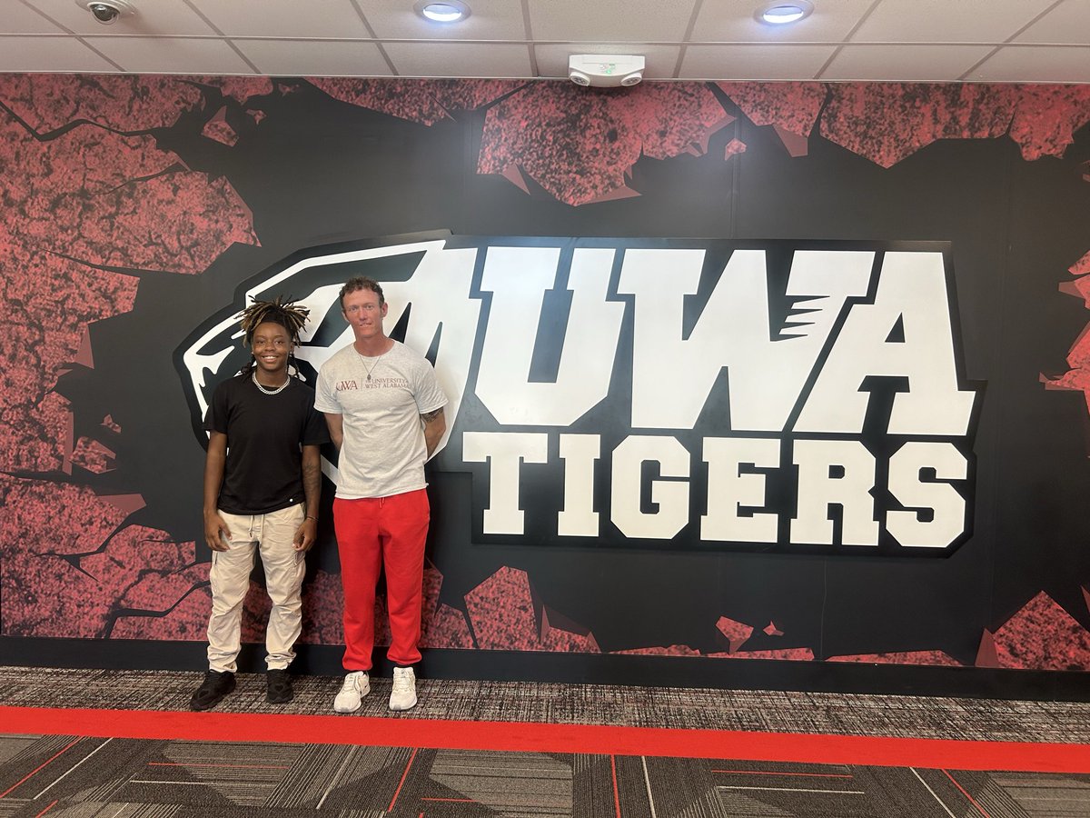 JaniyahBlo7lk's tweet photo. Great visit today with the University of West Alabama! ❤️🐯🏈 Thank you Coach White for the hospitality and for taking the time to speak with me. I’m grateful for every opportunity and especially thankful for all my coaches, including West Express Ladies Flag, for continuing to support me.
#UWA  #FlagFootball