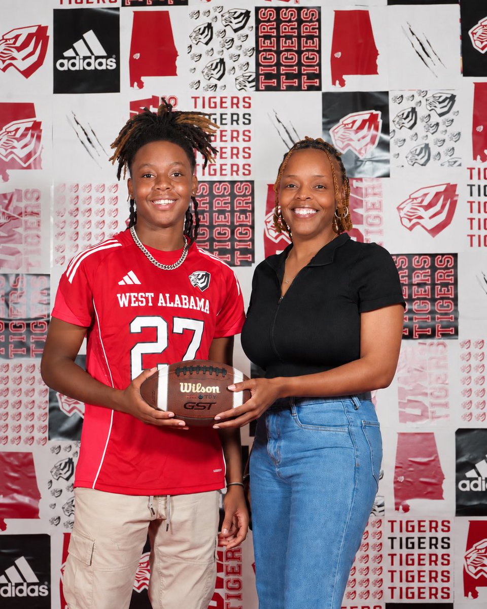 JaniyahBlo7lk's tweet photo. Great visit today with the University of West Alabama! ❤️🐯🏈 Thank you Coach White for the hospitality and for taking the time to speak with me. I’m grateful for every opportunity and especially thankful for all my coaches, including West Express Ladies Flag, for continuing to support me.
#UWA  #FlagFootball